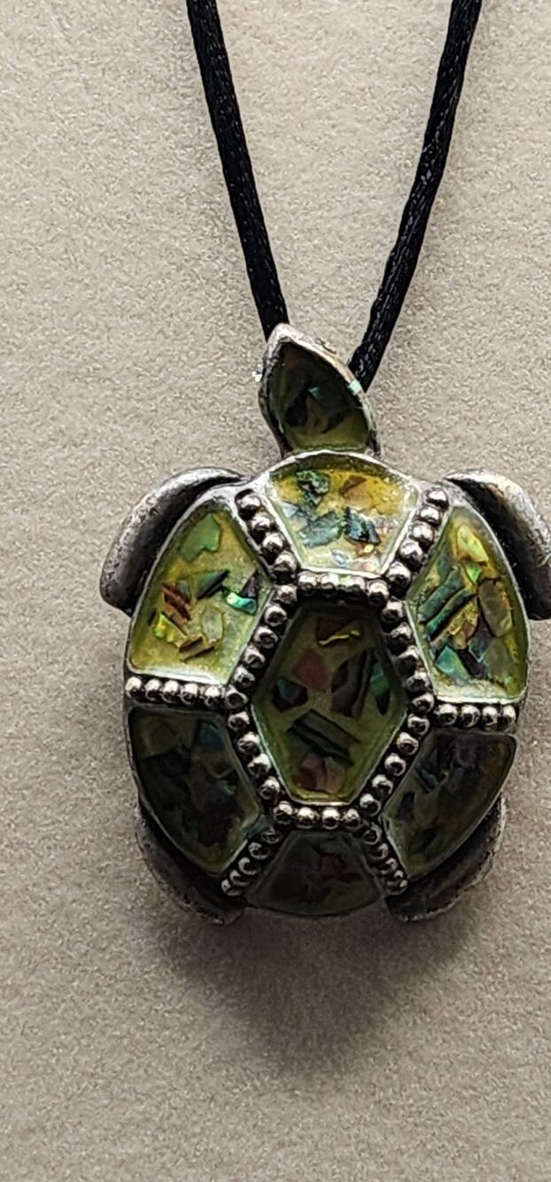 Abalone Paua Shell Mosaic Sea Turtle Pendant Necklace Pewter Tone Green